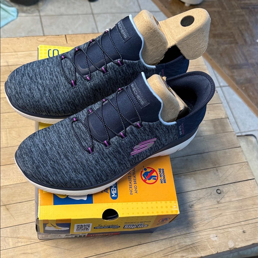 Women’s Skechers HANDS FREE SLIP-INS Charcoal/Pink Casual Sneakers Size 11 Wide